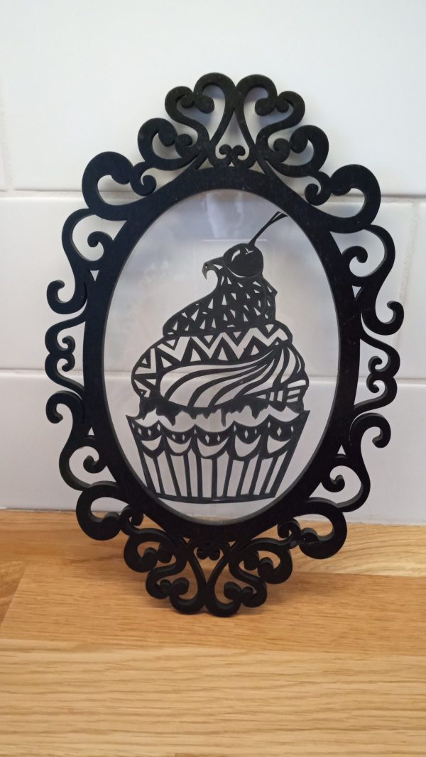 Camée - Cupcake en papier découpé, encadré