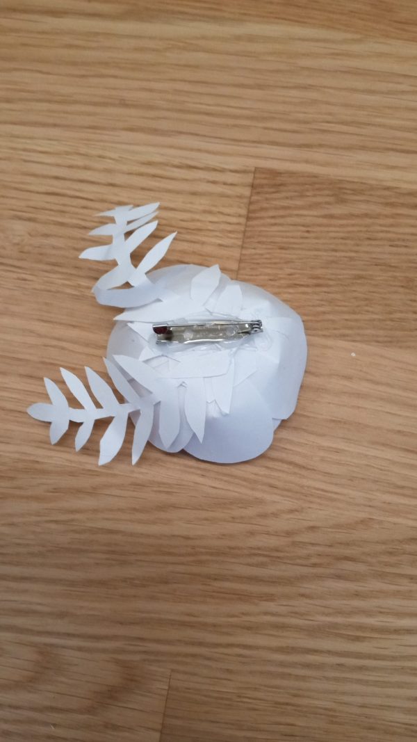 Boutonnière - Fleur en papier – Image 2