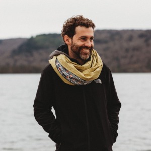 Foulard infini en coton beige aux motifs de flèches