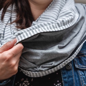 Foulard en bambou rayé blanc et gris