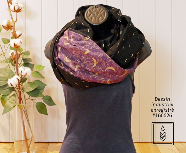 Foulard infini en coton noir aux motifs de flèches dorées