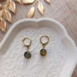 Boucles d'oreilles oeil de chat 8mm – Image 3