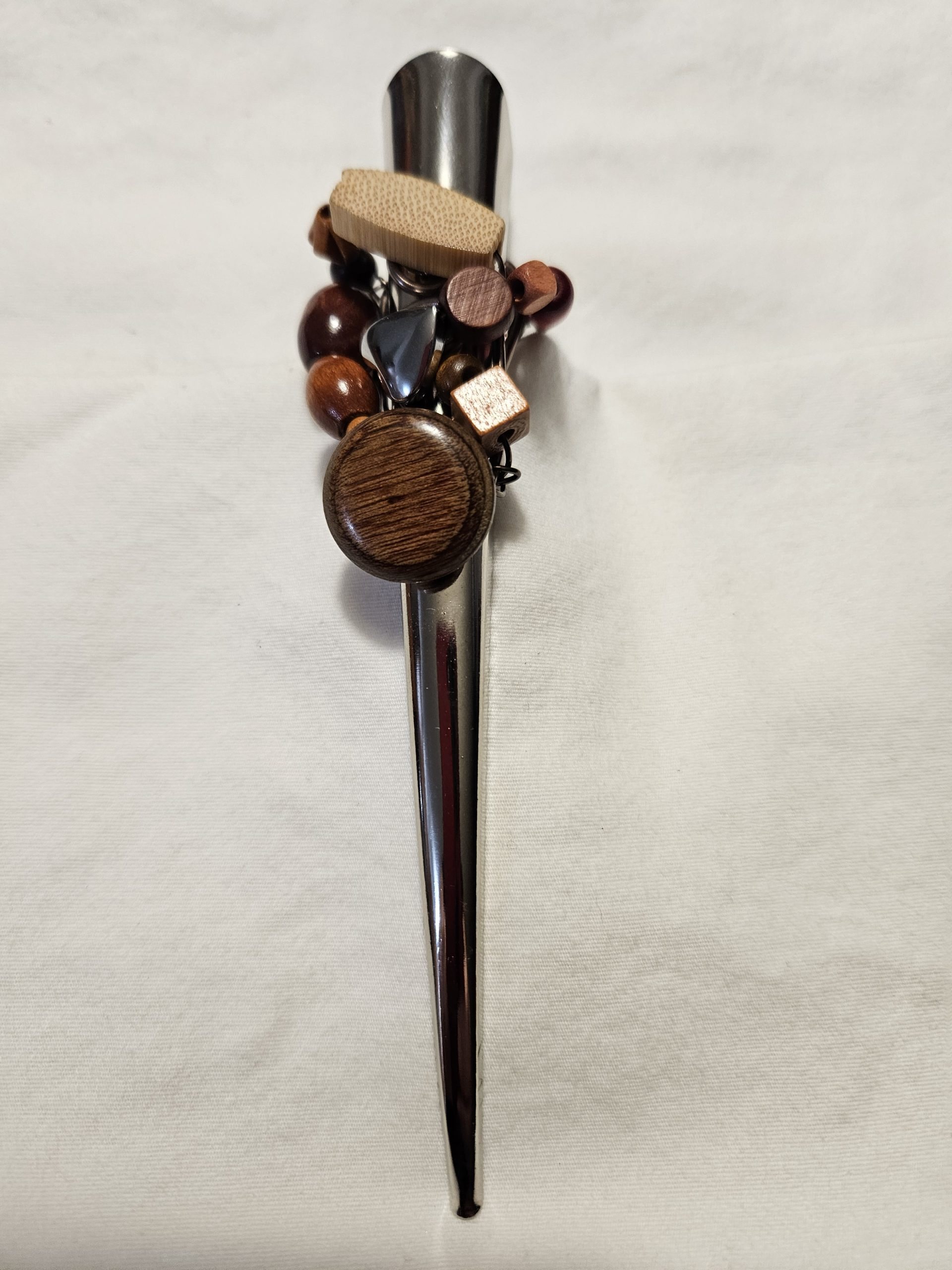 Pince à cheveux unique perles de bois