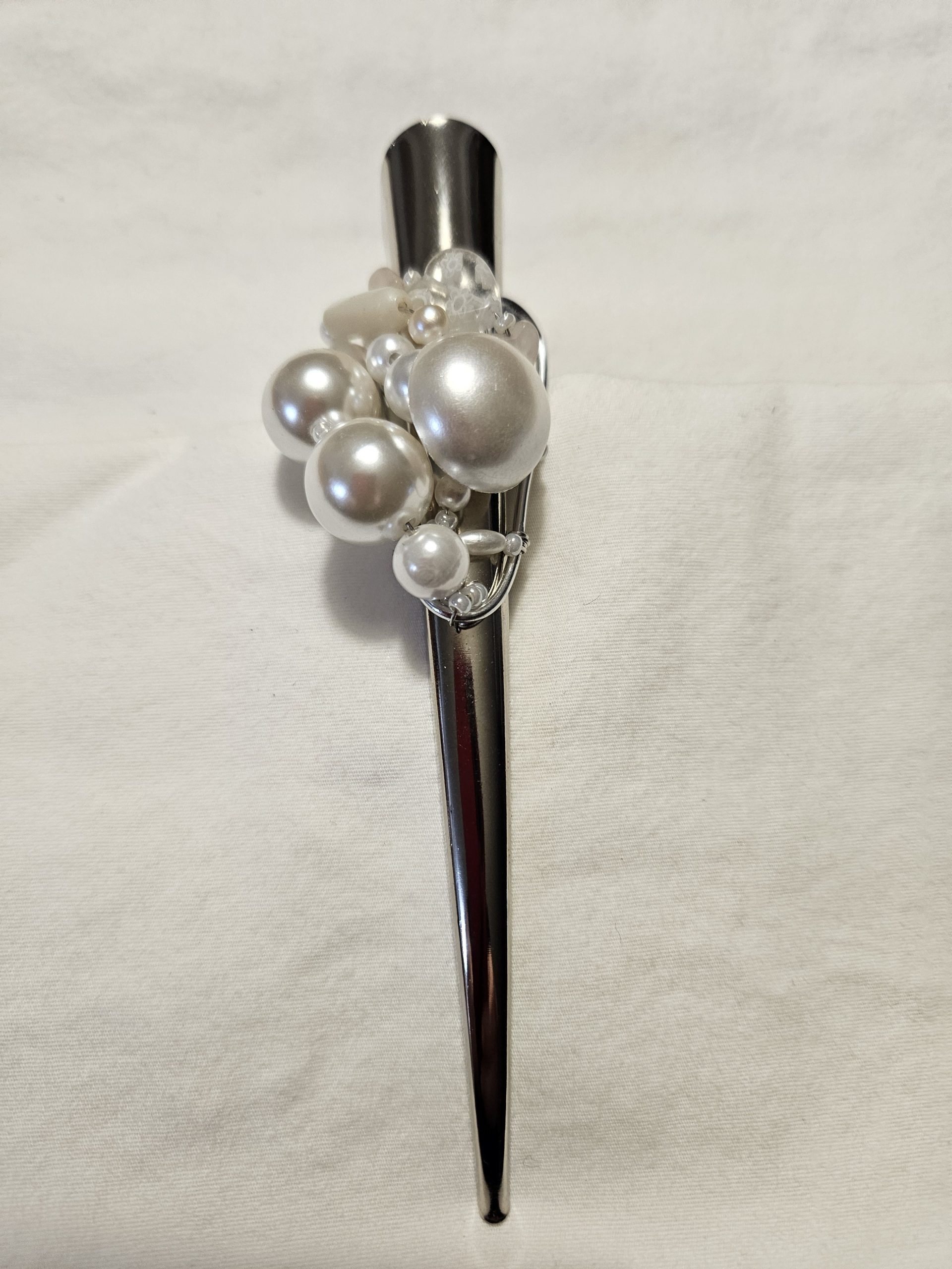 Pince à cheveux unique perlée