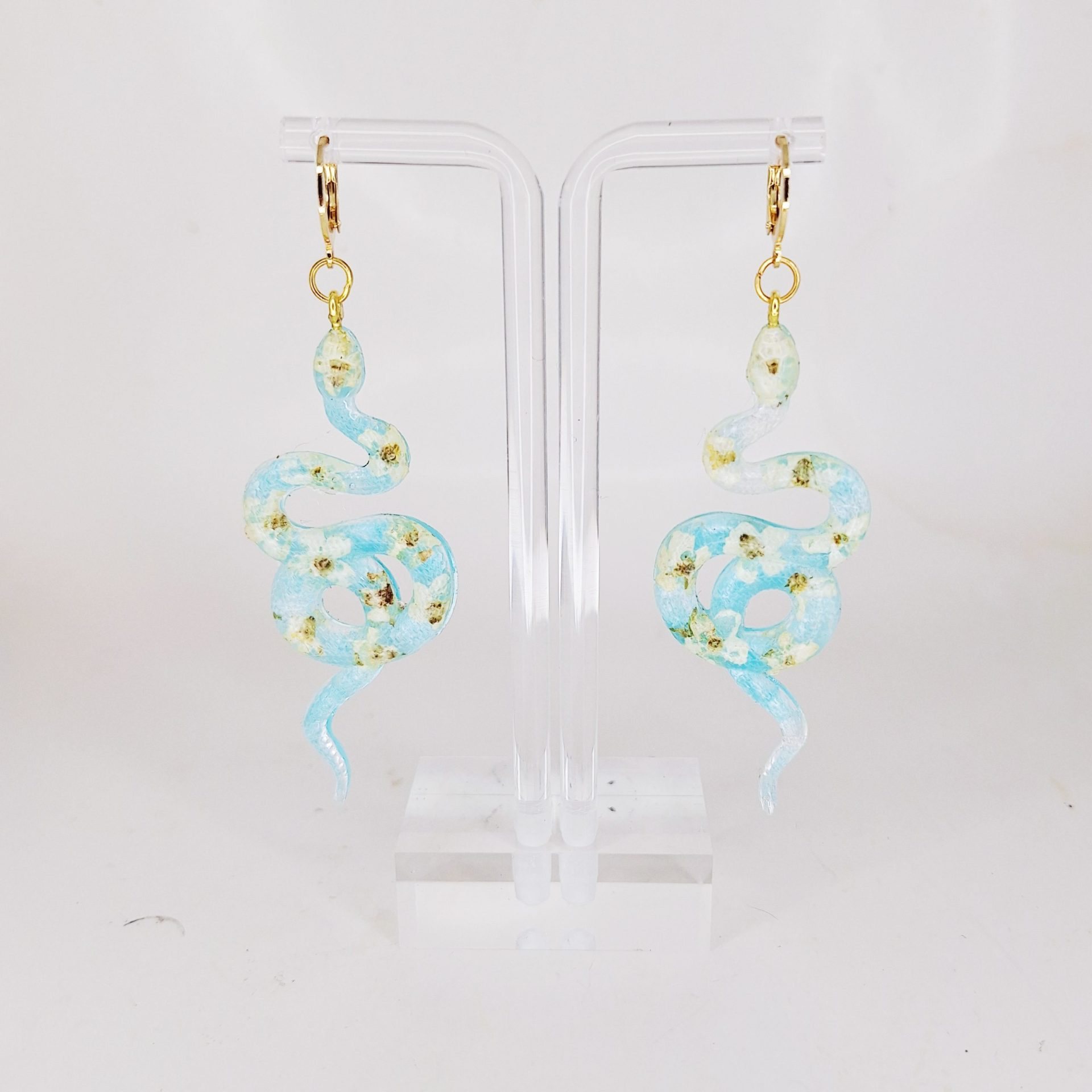 Boucles d'oreilles Serpent et Petites Fleurs Blanches