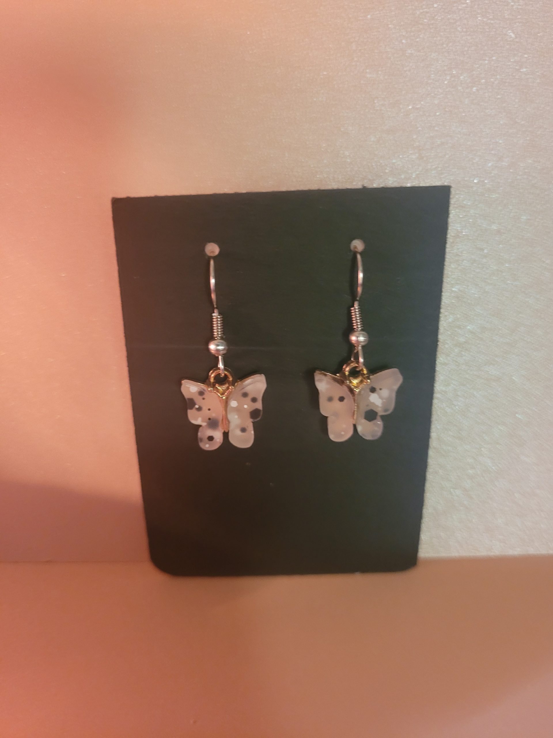 boucle d'oreille petit papillon noir