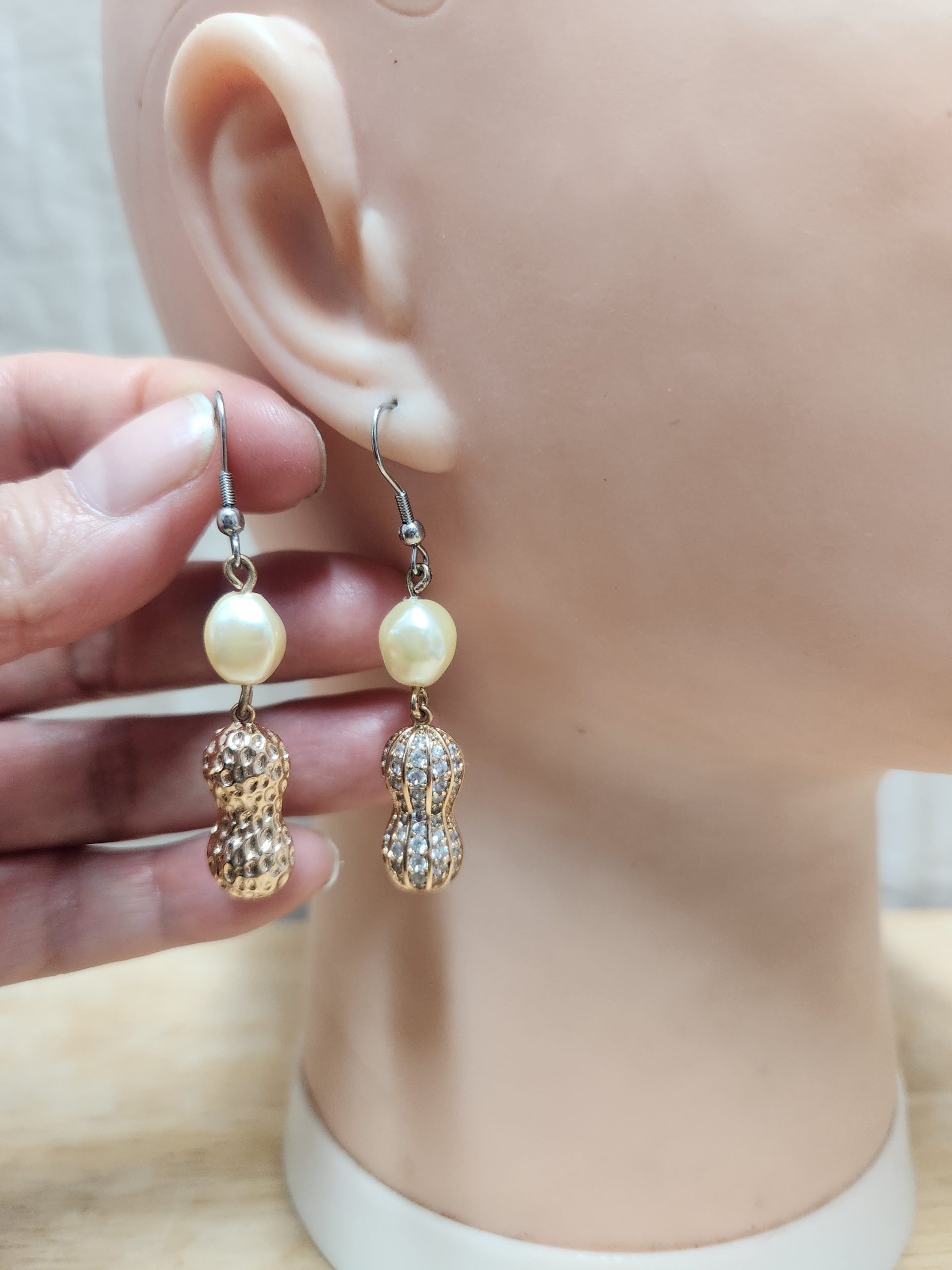 boucles oreille recyclées arachide cuivre pâle petit faux diamant et bille fausse perle blanche