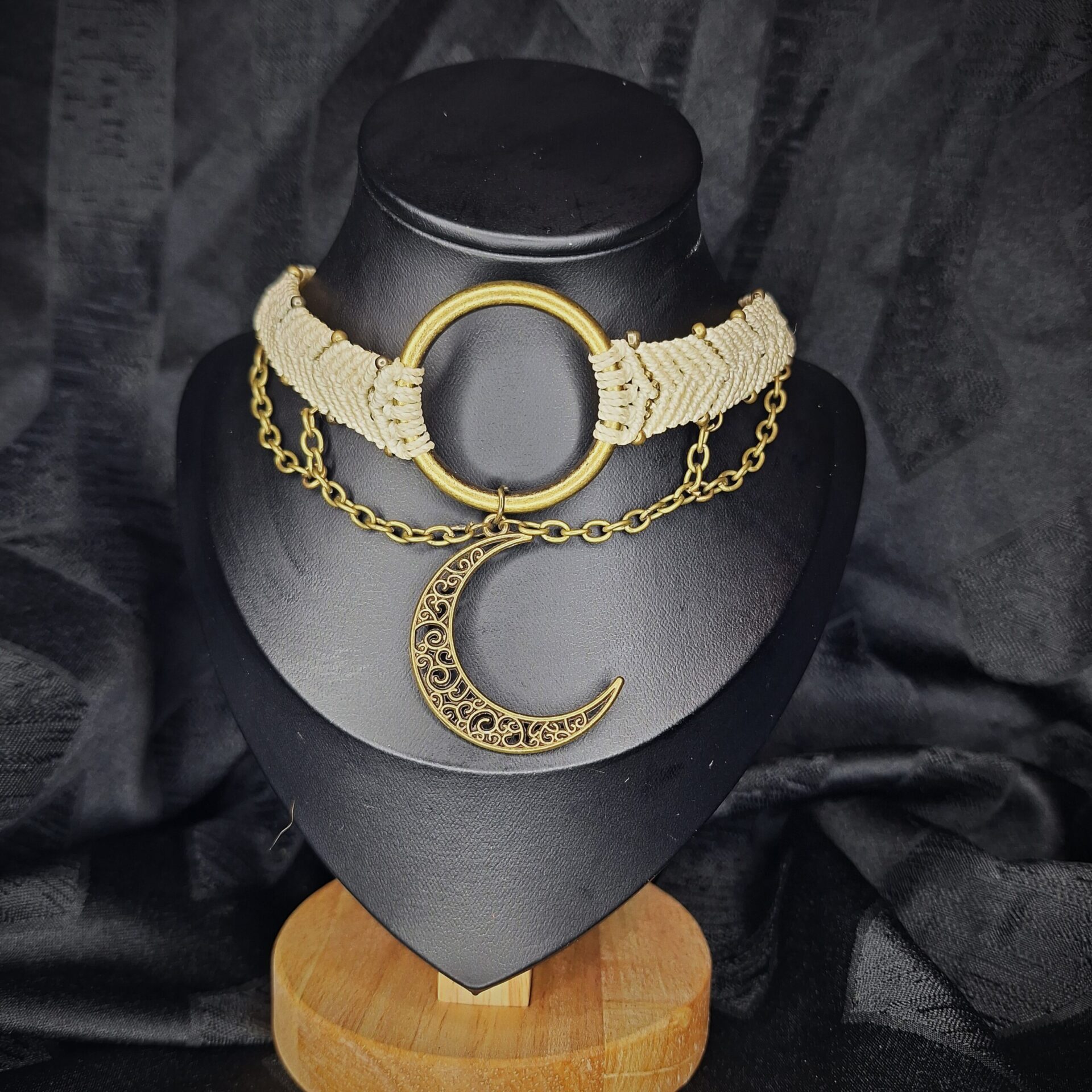 Choker White Witch