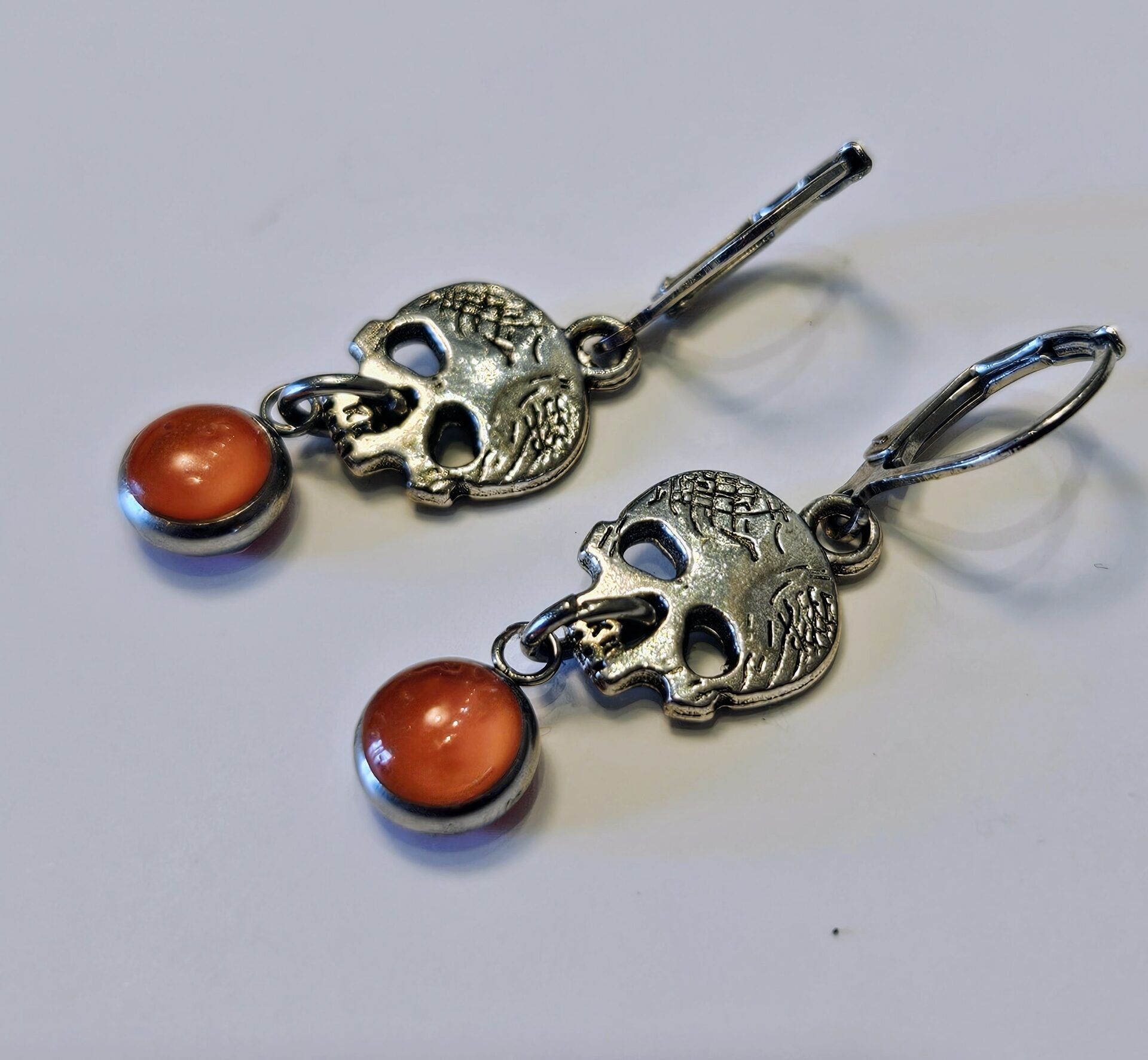 Crânes orangés | Boucles d'oreilles