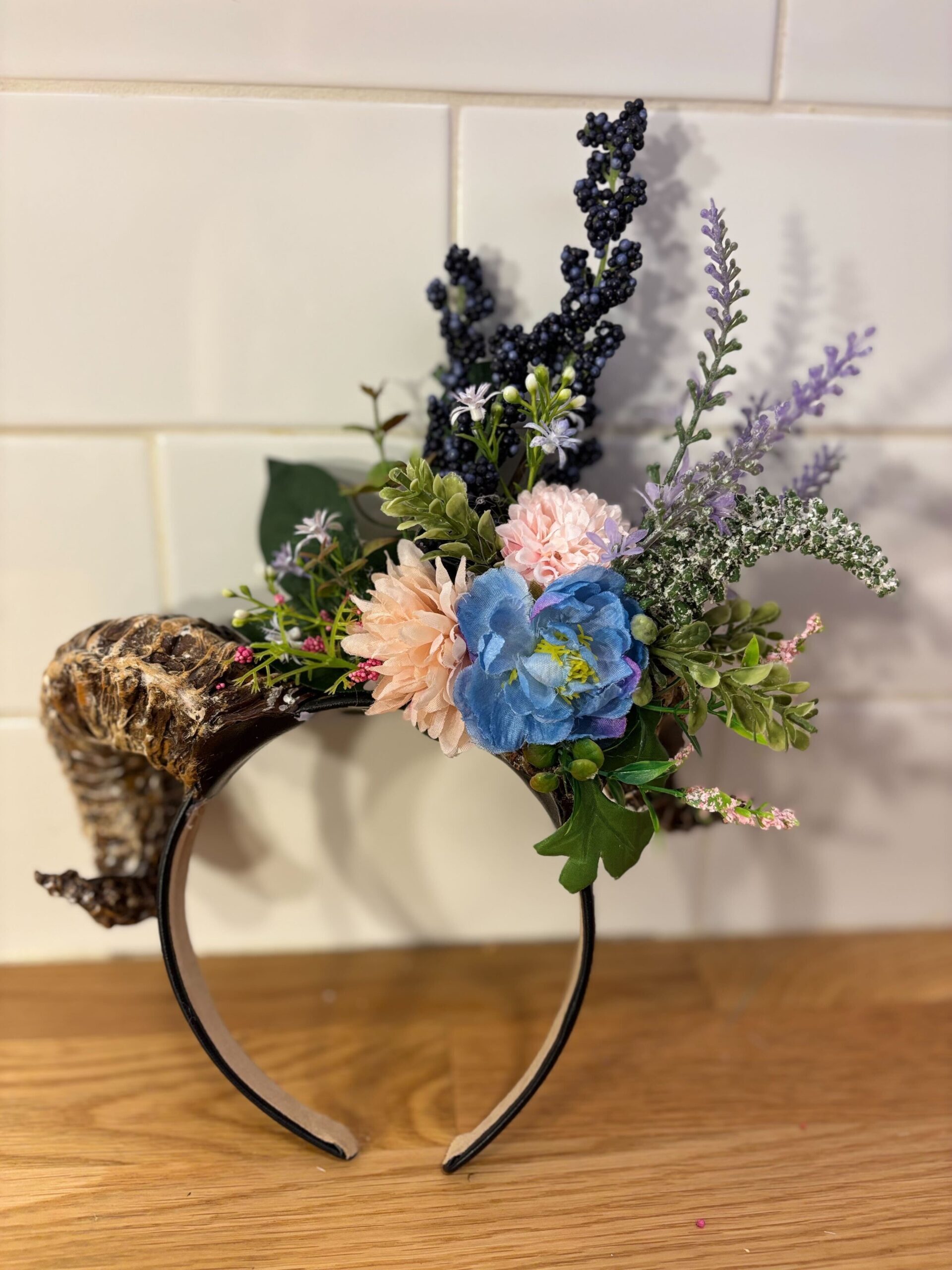 Cornes de papier arrangement bleu en hauteur (180$)