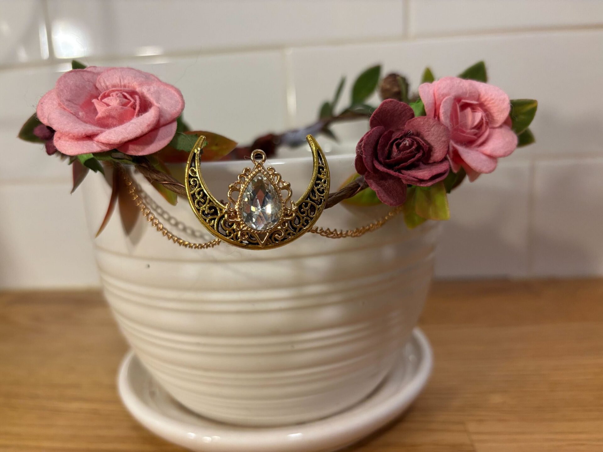 Diadème elfique roses et lune à la Sailor Moon (75$)