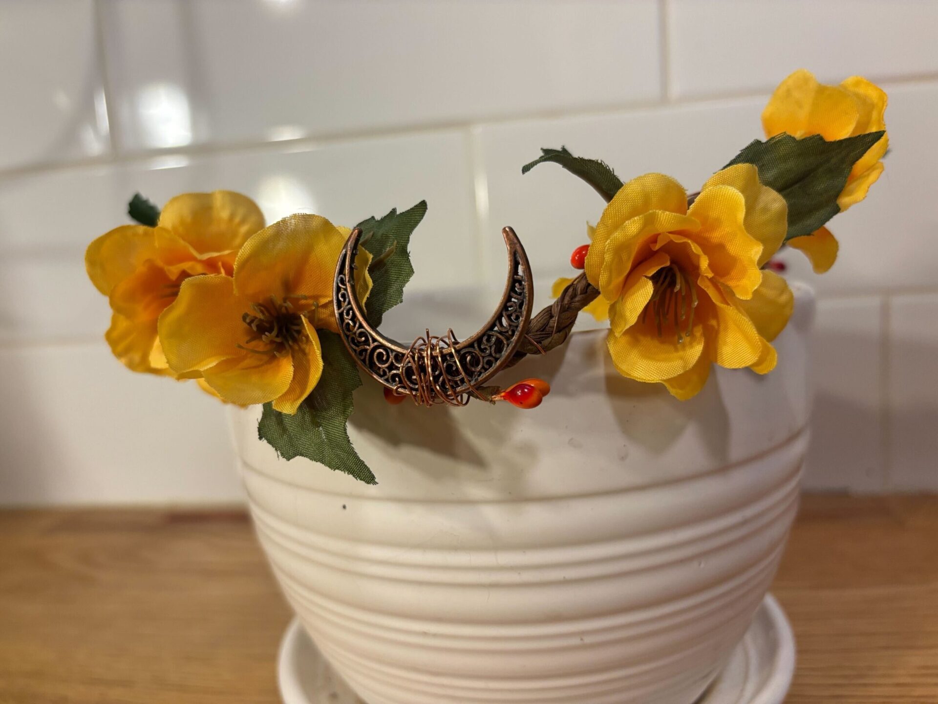 Diadème elfique aux fleurs jaunes (70$)