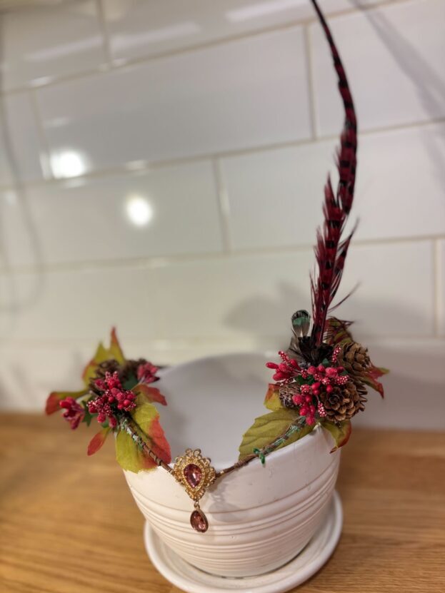 Diadème elfique plume rouge, archer (115$)