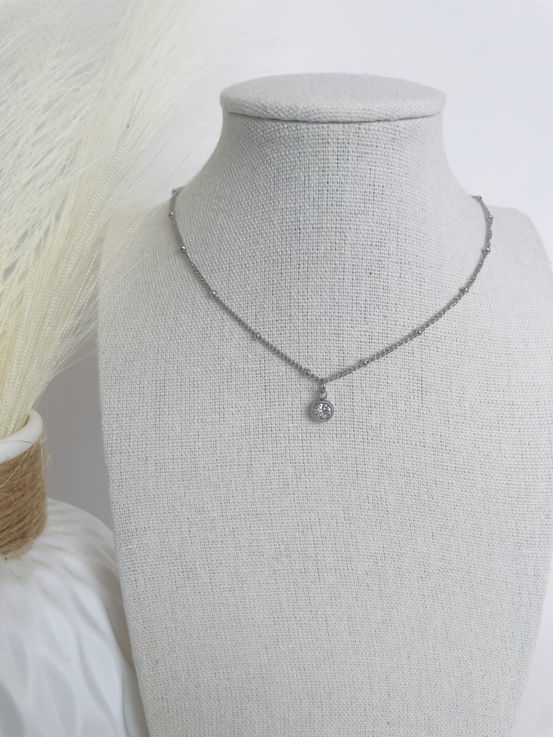 Collier perlé strass blanche