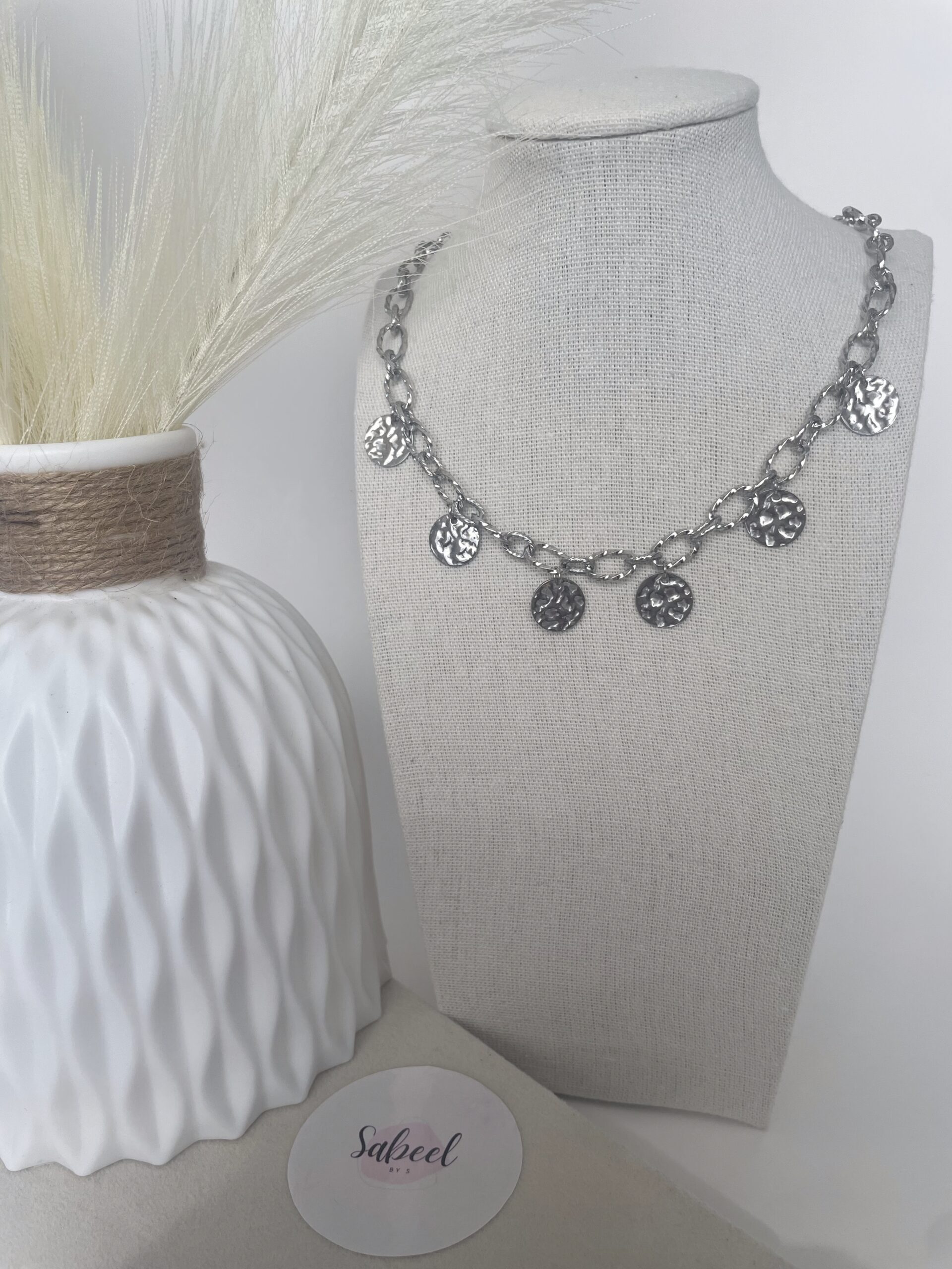 Collier à breloques en acier