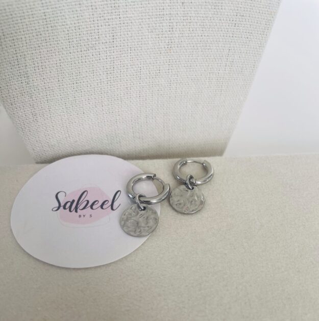 Boucles d'oreilles avec charm petit rond argenté