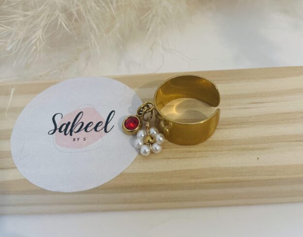 Bague marguerite et strass rouge