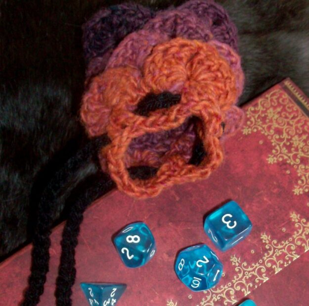 Petit sac à dés ou bourse oeuf de dragon